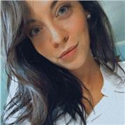 Laureata in lettere (indirizzo storico-artistico) impartisce lezioni di Storia dell' arte